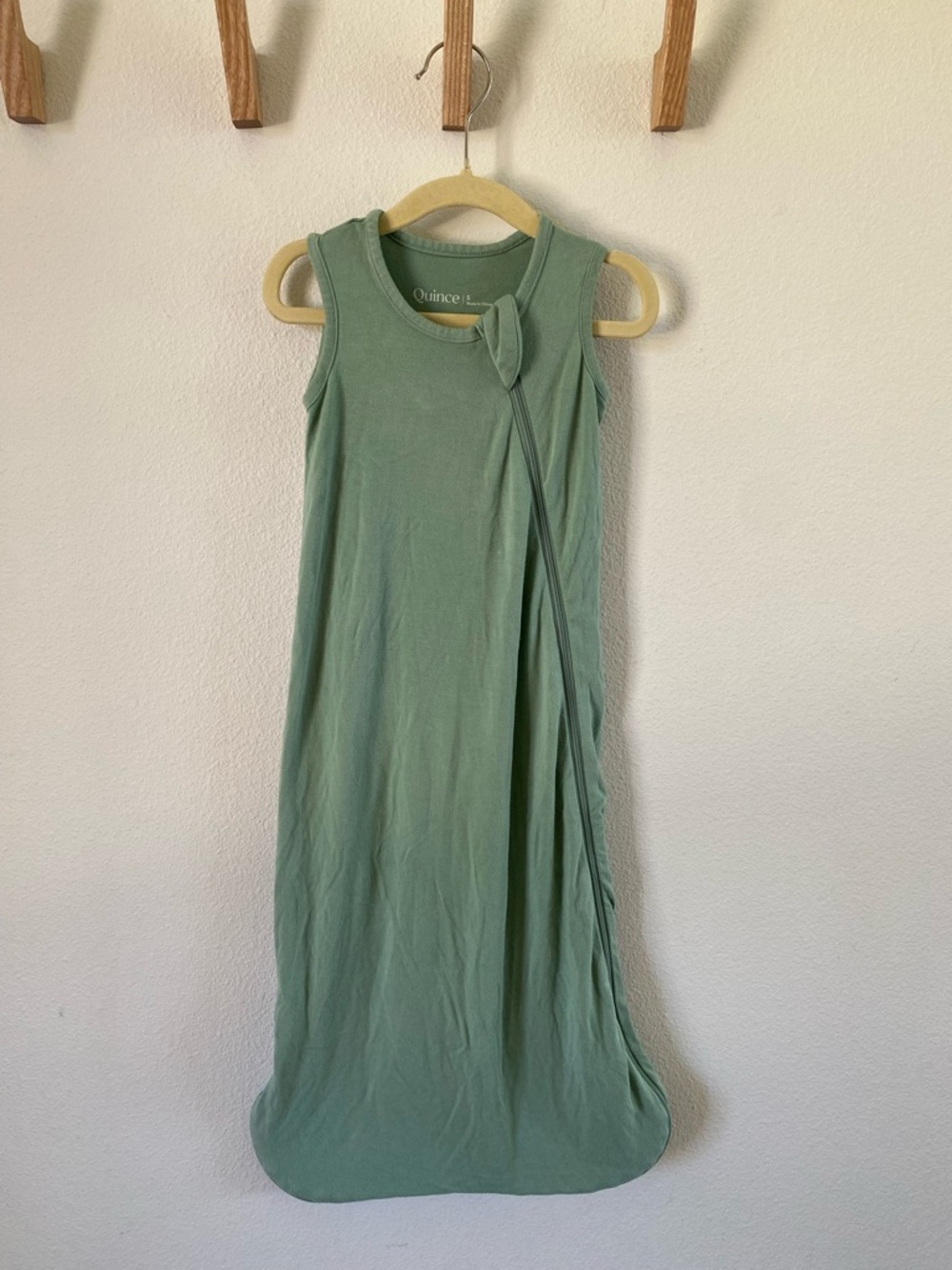 Quince sleep sack size small green thin